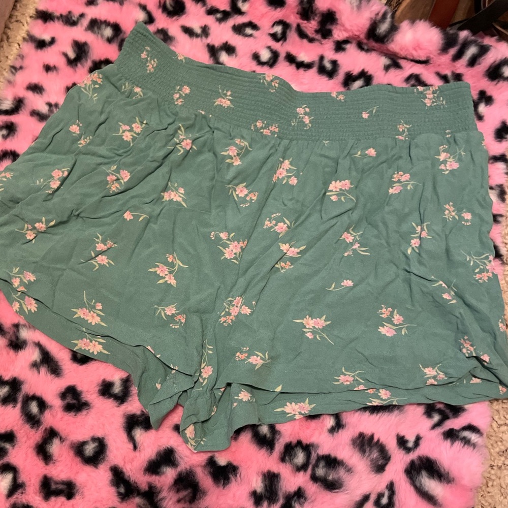 American eagle flowy shorts